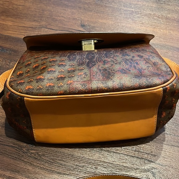 Escada Vintage Paisleys Crossbody Bag with 3 compartments - Picture 14 of 15